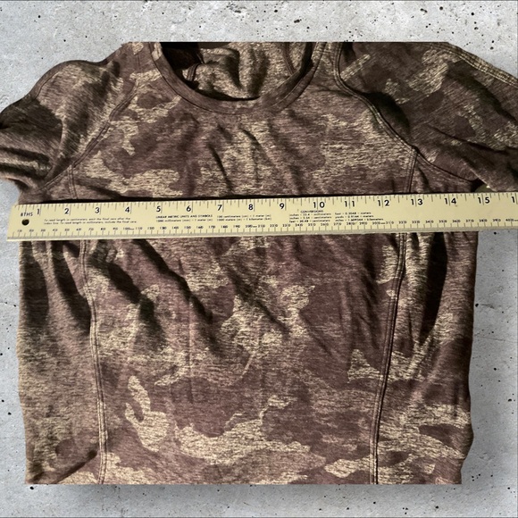 ** ๐ Lululemon Runderful Long Sleeve Incognito Camo - Picture 5 of 7